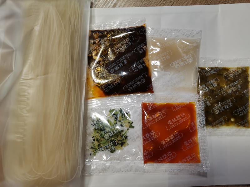 山西临汾隰重庆老火锅炒底料视频  自热火锅  方便米粉  方便火锅