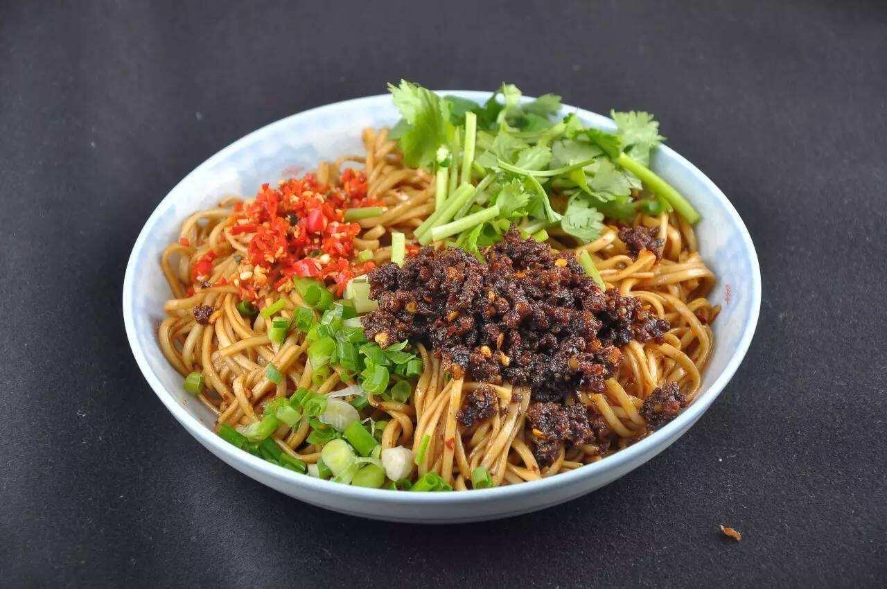 湖南长沙开福火锅蘸料批发价格  自热火锅  方便米粉  方便火锅