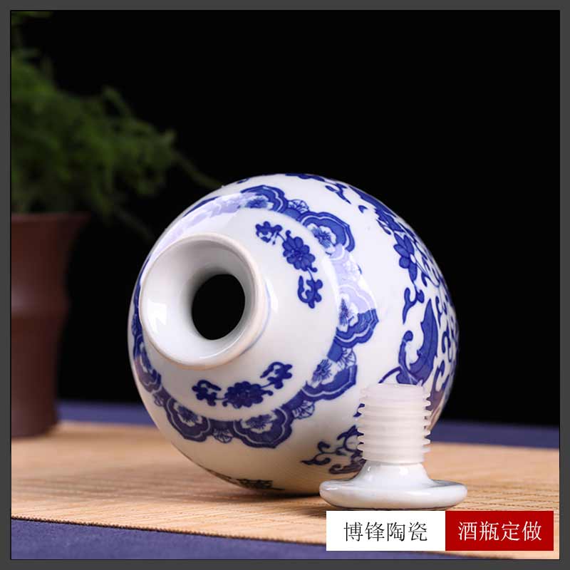 景德镇仿古青花陶瓷白酒瓶 自酿密封窖藏酒坛10斤装&nbsp;&nbsp;复古酒坛&nbsp;&nbsp;景德镇白酒瓶&nbsp;&nbsp;青花复古酒瓶10斤
