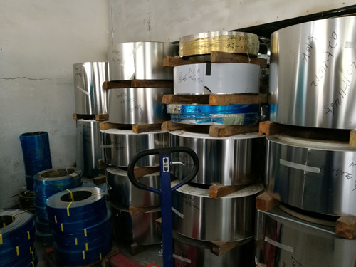 301不锈钢耳机头带料，具有较强的韧性，回弹力强  特硬不锈钢带  不锈钢弹簧带
