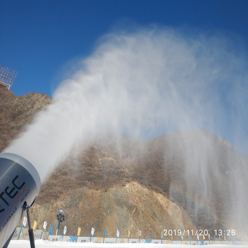 国产造雪机造雪量大 冬季滑雪场好帮手 诺泰克造雪机