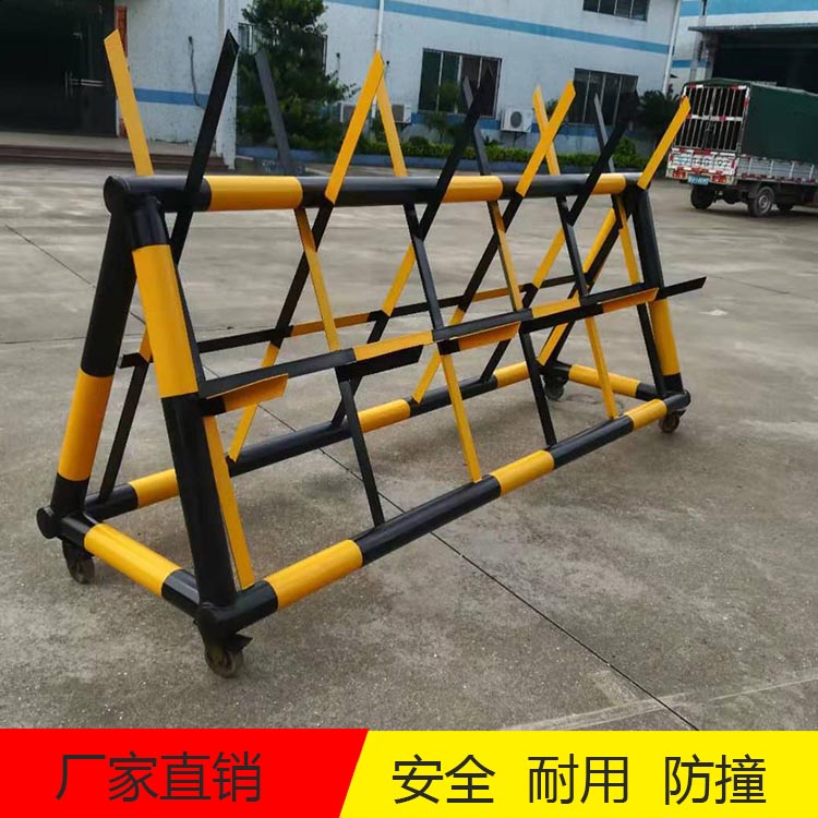 大型移动拒马护栏 学校门口防撞铁三角架 款式按需生产