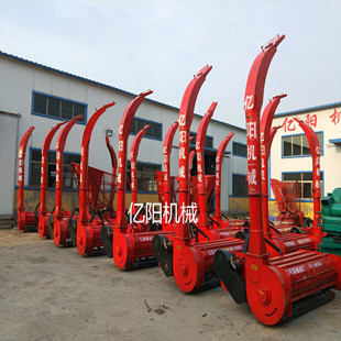 中型青储粉碎收集机厂家  自走式秸秆回收机  回收机厂家