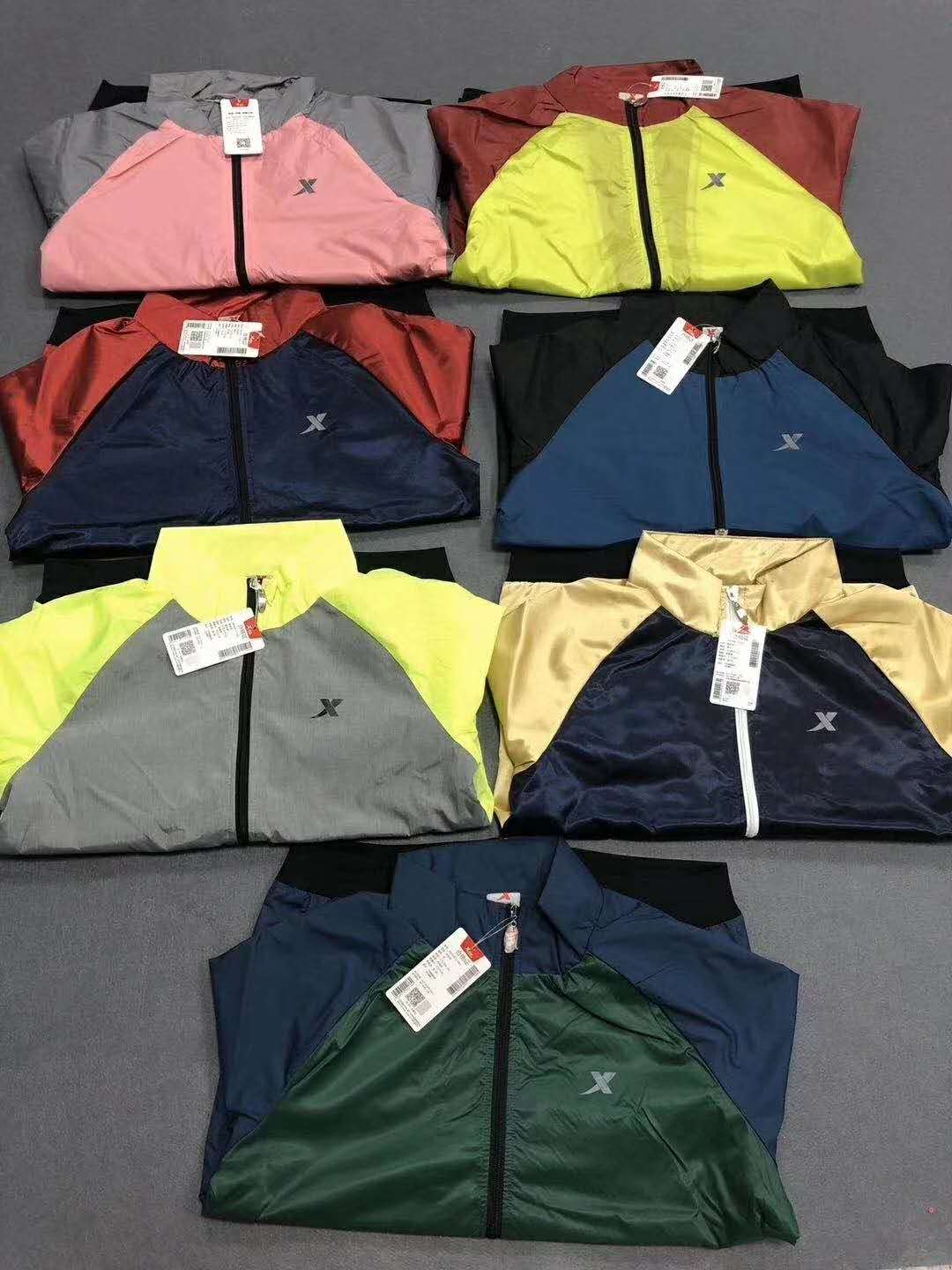 江枫品牌尾货提供特步风衣