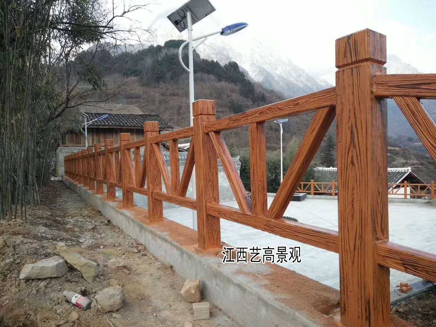 江西水泥护栏 艺高景观赣州仿竹护栏 助力新农村建设  仿木围栏