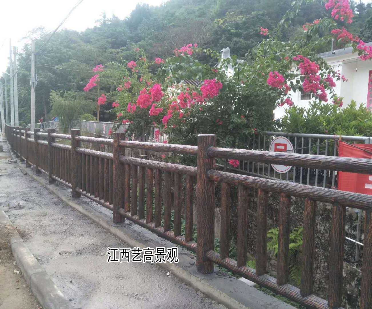 江西水泥护栏 艺高景观赣州仿竹护栏 助力新农村建设  仿木围栏