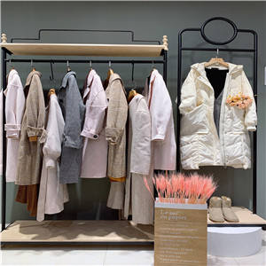上海一线品牌折扣女装20冬丽芮高品质直播货源三荟服饰  上海一线品牌女装  20冬丽芮三荟服饰