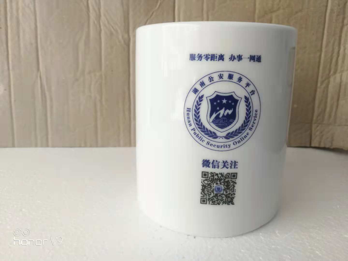 校庆礼品陶瓷笔筒定制 景德镇陶瓷笔筒加字  校庆礼品笔筒印制