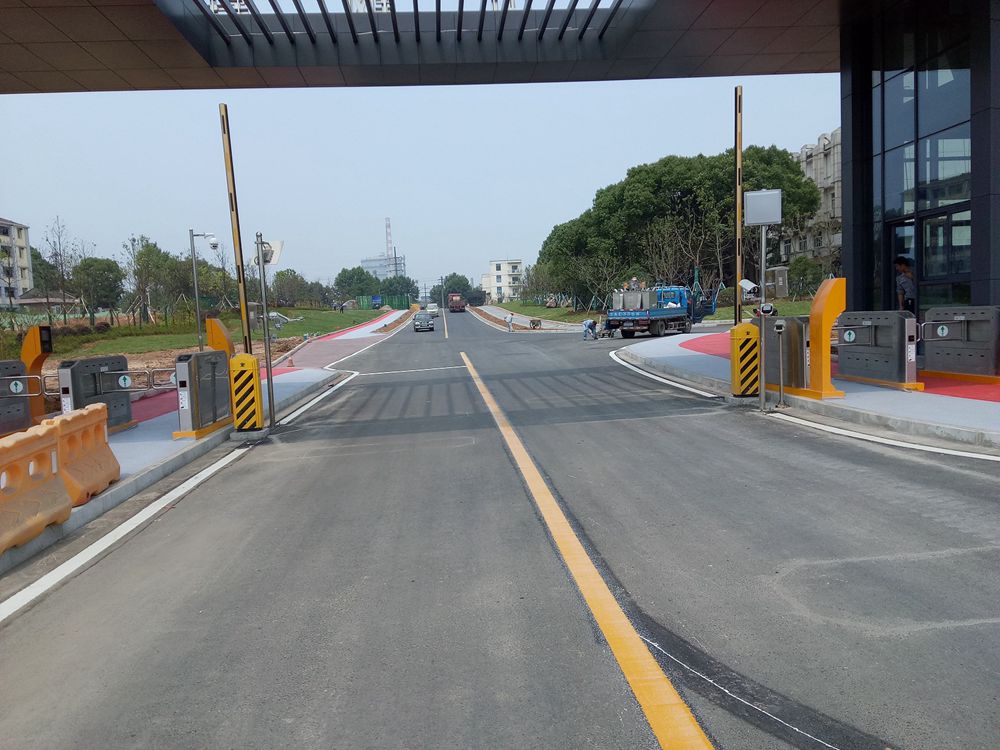 南京道路划线施工_机动车车道宽度如何合理取值  南京停车场划线  南京车位划线