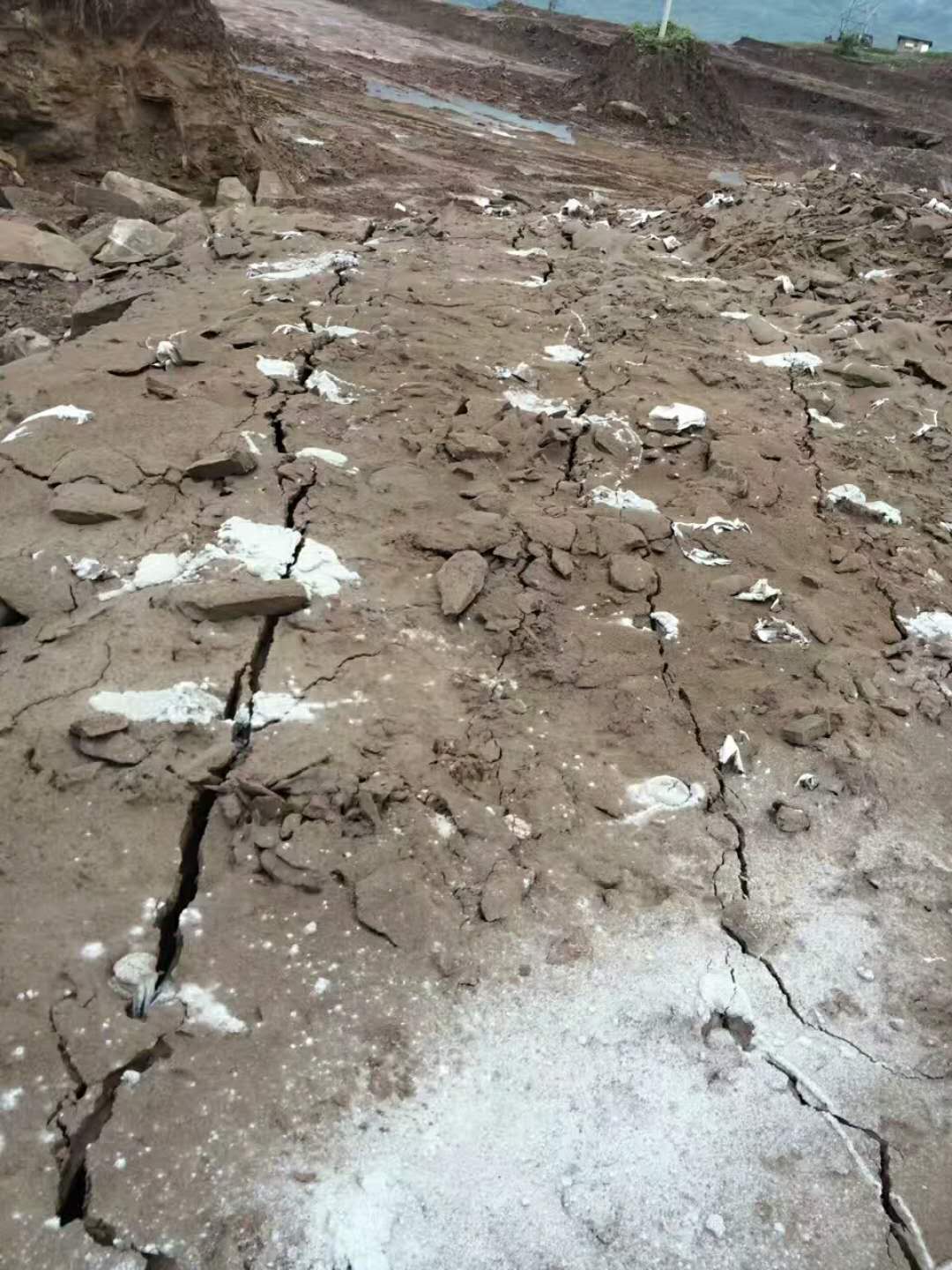 禄劝  无声破碎剂  高效膨胀剂 岩石破碎剂生产厂家