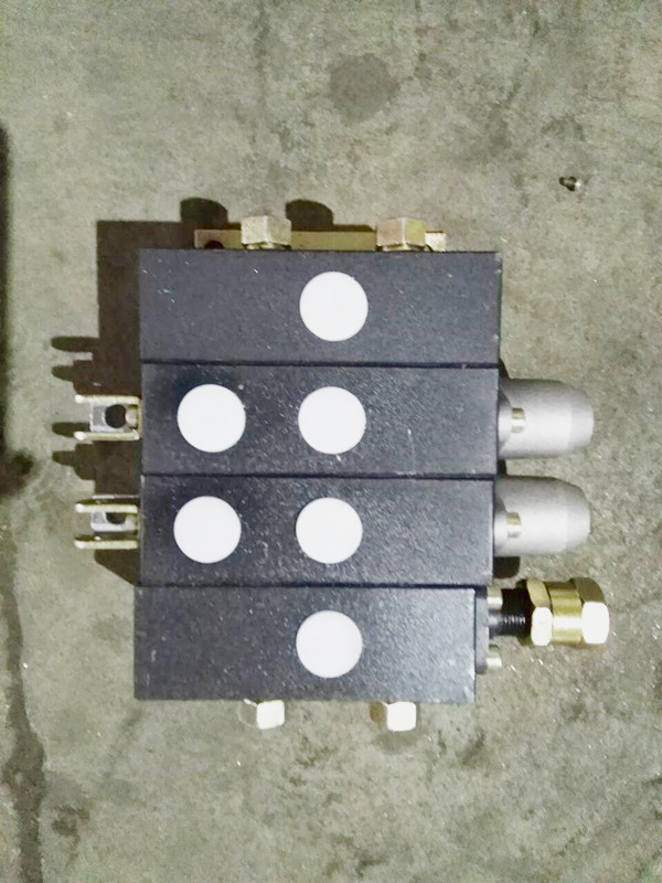 ZS3-L10E-4OT ZS3-L10E-2OT小铲车拖拉  多路换向阀  多路阀  液压分配器