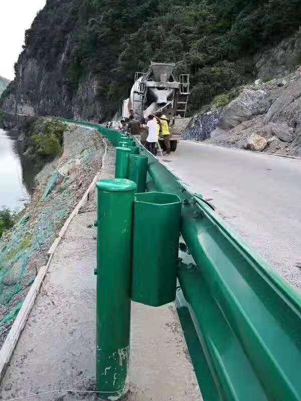 江西萍乡泸西县波形梁护栏板厂家批量价B-4E  波形护栏板  三波护栏板