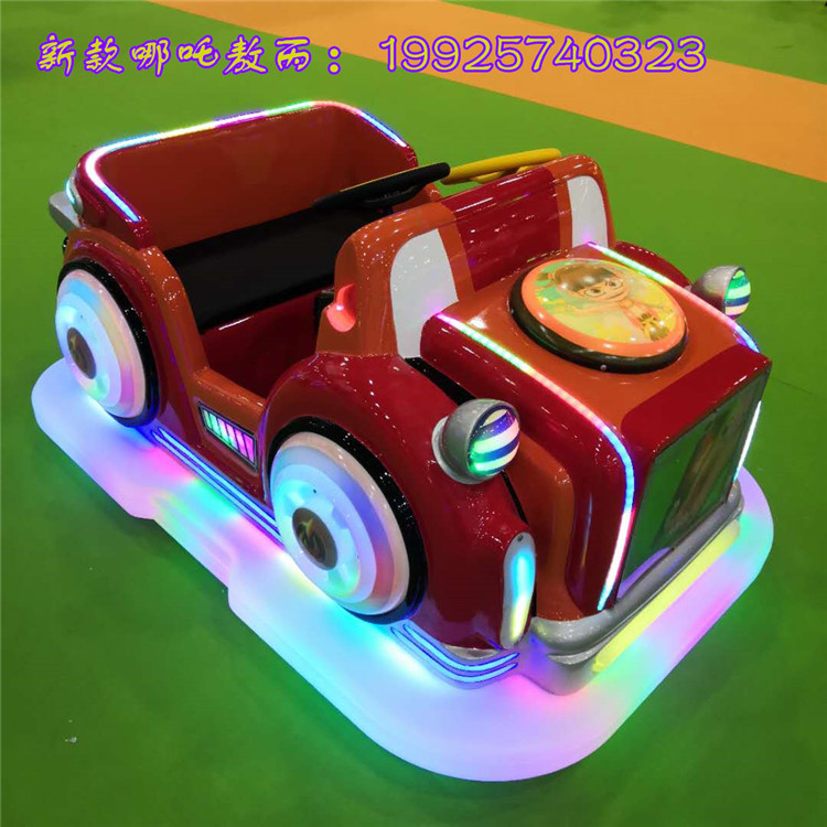 广场小朋友喜欢的玩具碰碰车双人座位双方向盘  双人双方向盘碰碰车