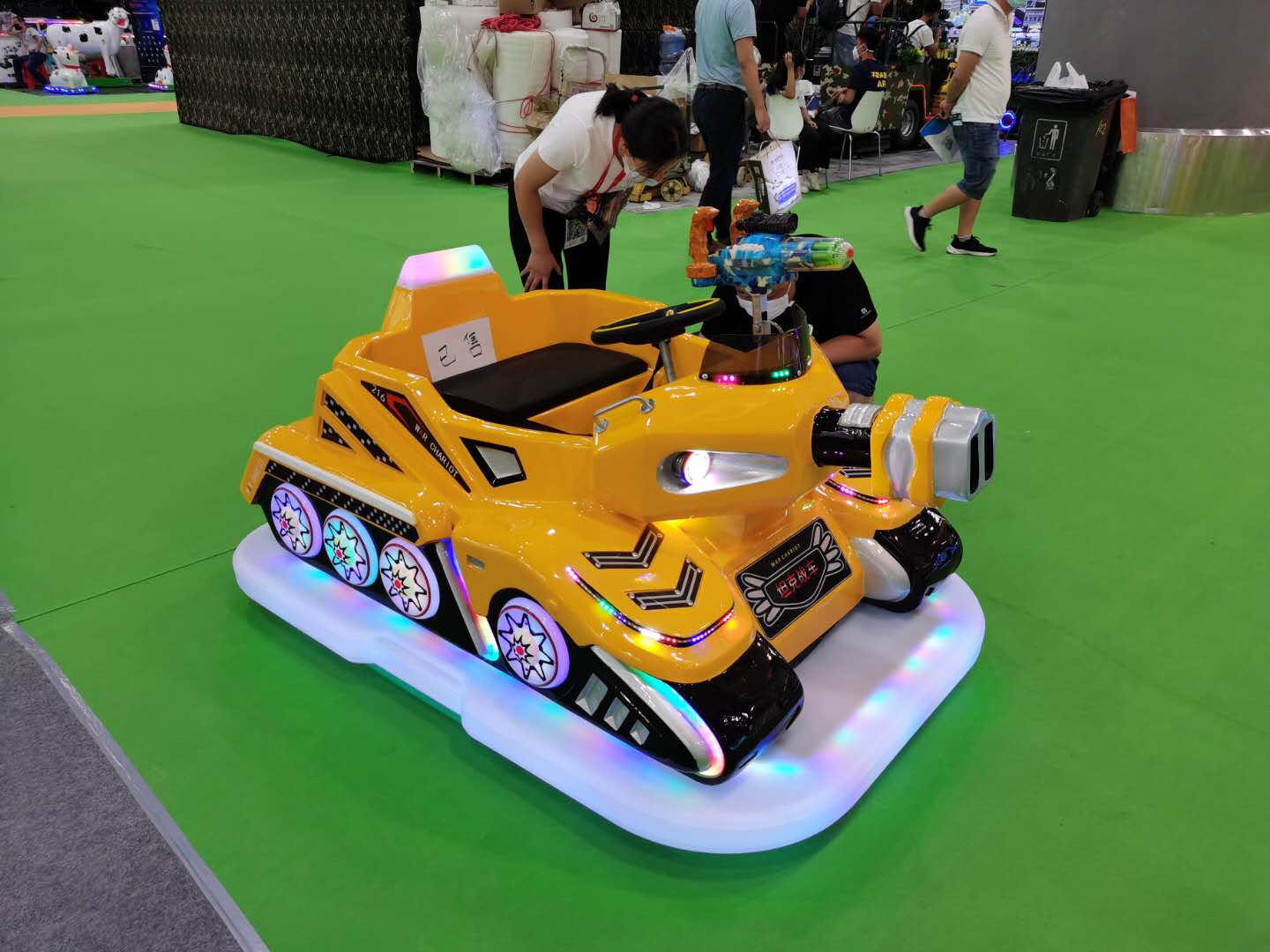 广场碰碰车七彩发光  七彩发光玩具车