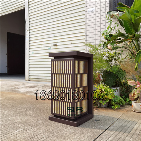 深咖色灯箱售楼部入口柱头灯淡黄色云石板草坪灯
