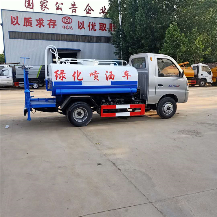 厂家报价:黔东3吨洒水车多少钱一辆
