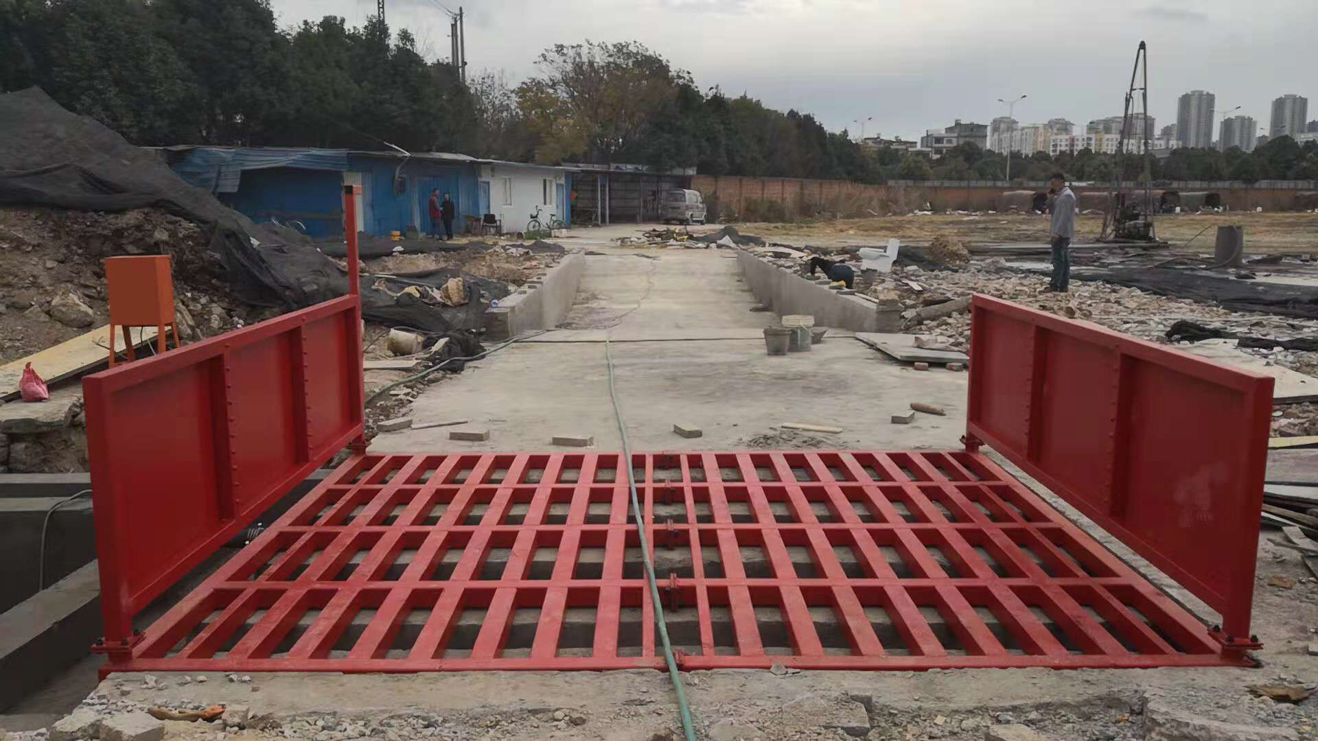 工地大门洗车机LKXCJ，搅拌场专业工地洗车台