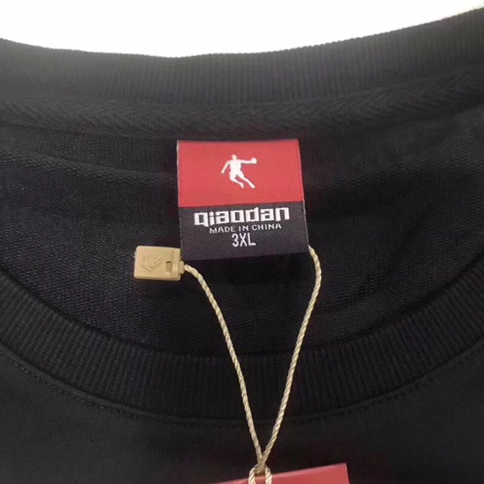 一二线品牌运动库存尾货  库存服装尾货