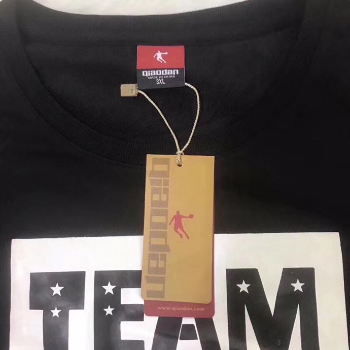 一二线品牌运动库存尾货  库存服装尾货