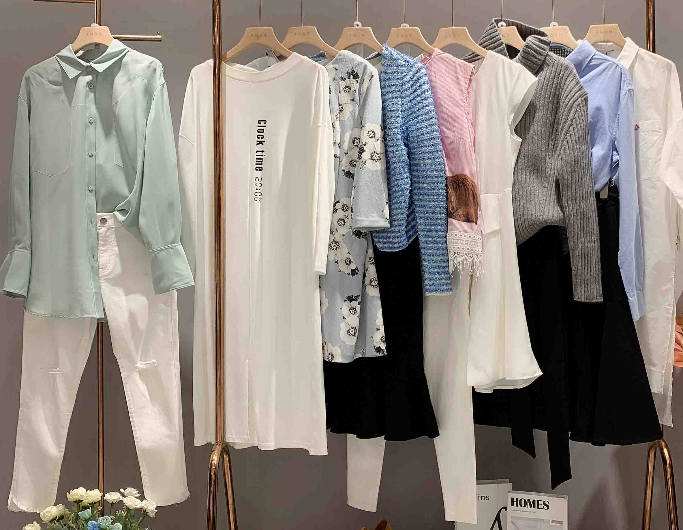 无锡 艾莱依 广州折扣店 似水年华连衣裙 重庆服装批发市场  女装批发品牌折扣  折扣服装批发  批发品牌女装