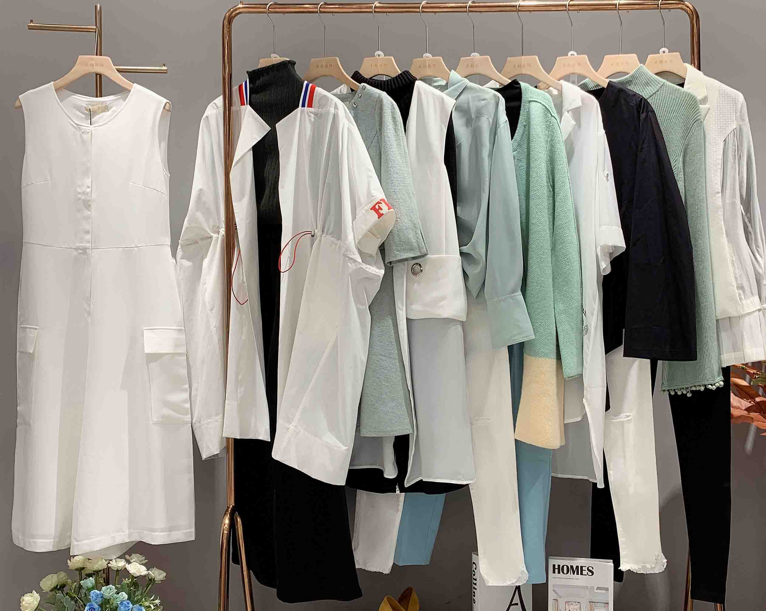 无锡 艾莱依 广州折扣店 似水年华连衣裙 重庆服装批发市场  女装批发品牌折扣  折扣服装批发  批发品牌女装
