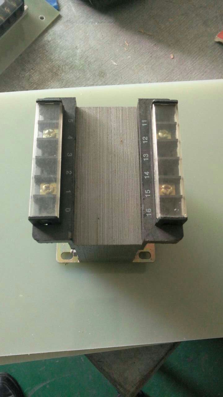 单相隔离变压器380V变220V