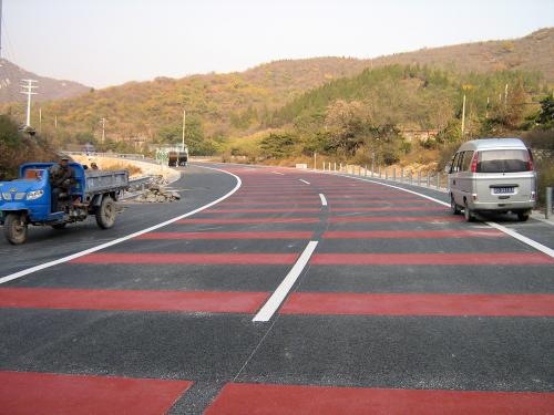 陶瓷颗粒防滑坡道铺装公交车站防滑路面施工  彩色防滑路面