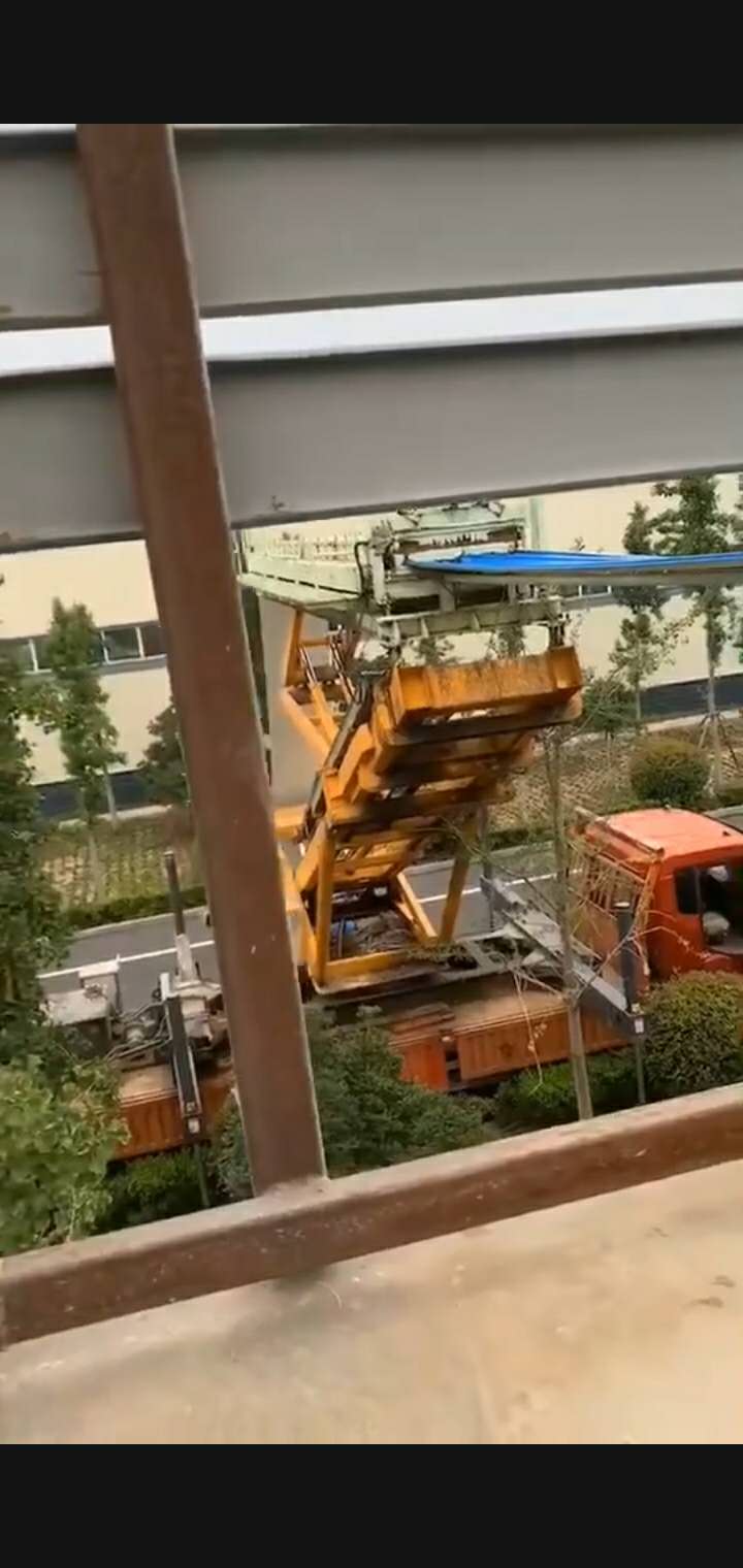 出租移动式高空举升制瓦机    470型   820型&nbsp;&nbsp;出租470高空压瓦机&nbsp;&nbsp;出租移动式高空制瓦机&nbsp;&nbsp;高空上瓦机租赁