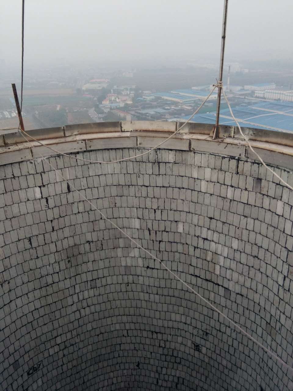 环氧贴布施工 烟囱内壁防腐 防腐保温 高空业务  各类防腐工程  供应不锈钢材料