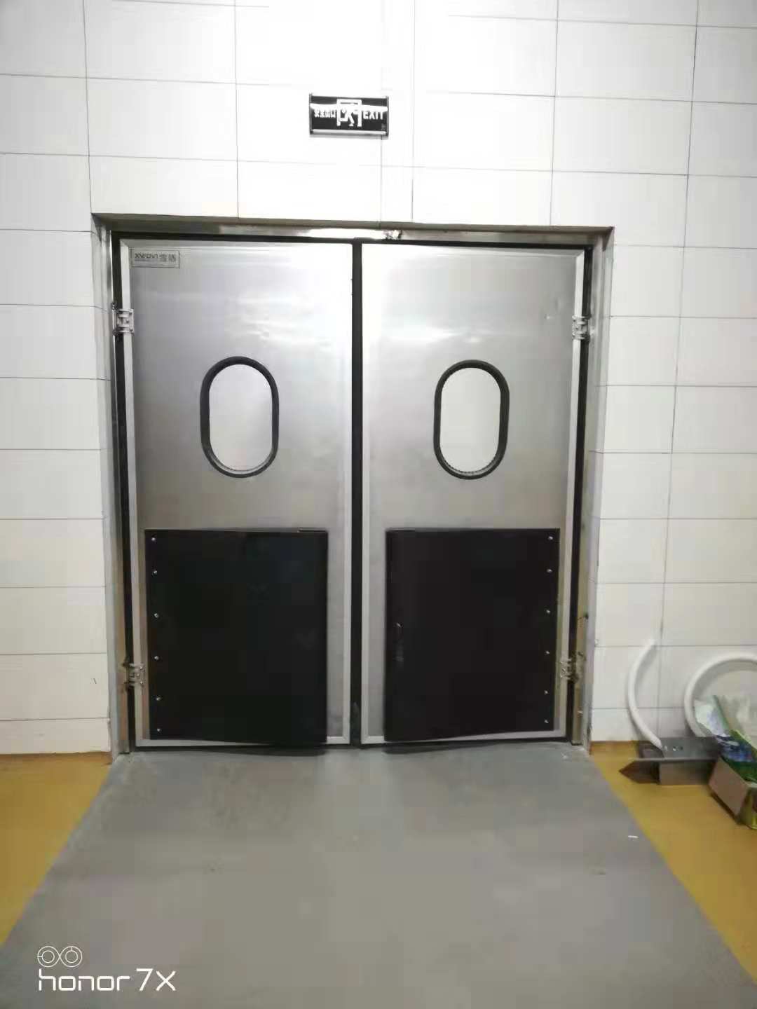 不锈钢车间防撞门 车间穿堂自由门 自由防撞门定制安装