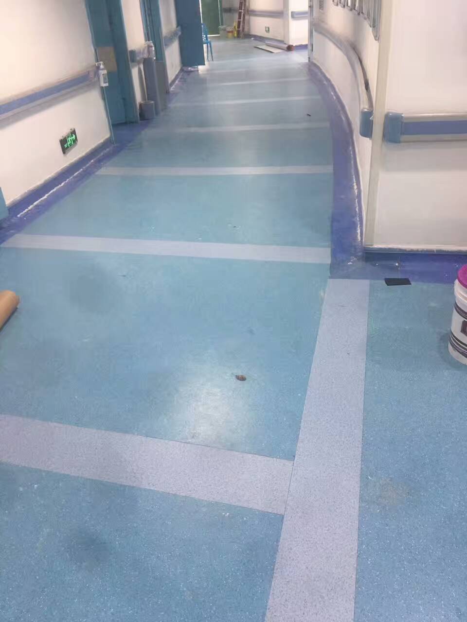 龙马潭PVC塑胶地板平武防火卷材地板  橡胶盲道砖  人造草坪  防撞扶手
