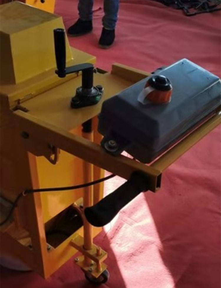 山东xcs滚轮式打磨除线机,无尘道路标线清理机价格