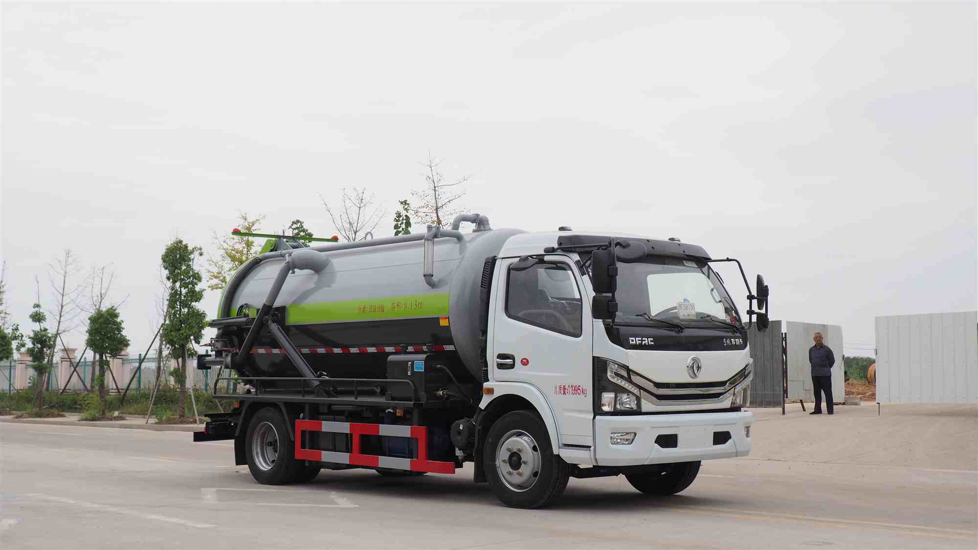 东风国六蓝牌6方 下水道疏通吸污车&nbsp;&nbsp;国六蓝牌吸污车&nbsp;&nbsp;6方下水道疏通吸污车&nbsp;&nbsp;东风6方吸污车