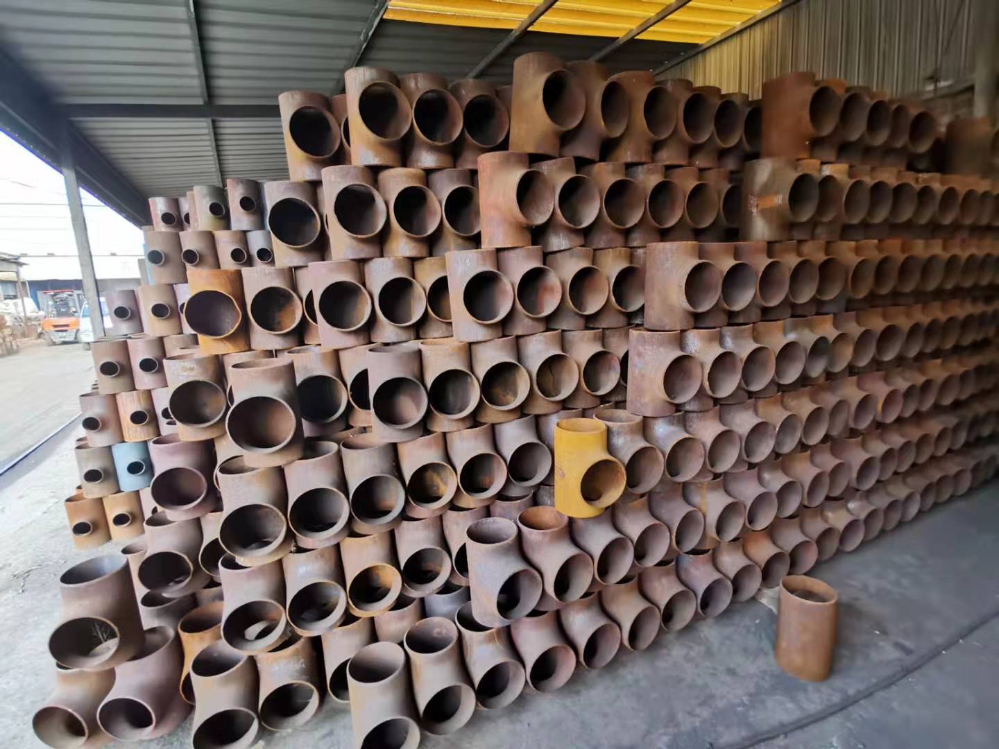 三通  碳钢等径三通  碳钢异径三通  碳钢对焊三通