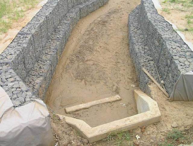 梯形格宾网箱组装 格宾石笼渠道建设
