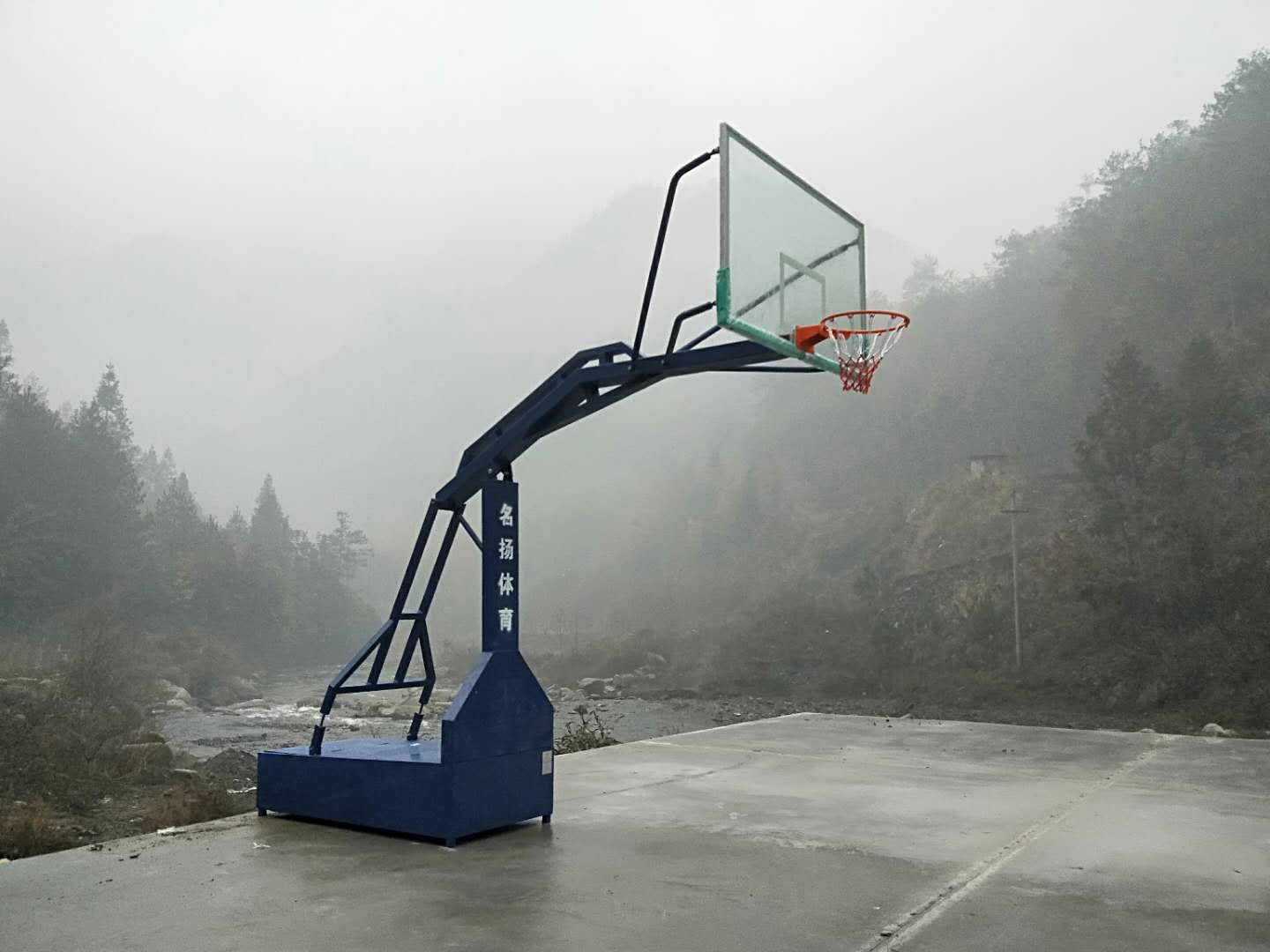钦州公路局液压篮球架安装  广西液压篮球架  柳州液压篮球架  钦州液压篮球架