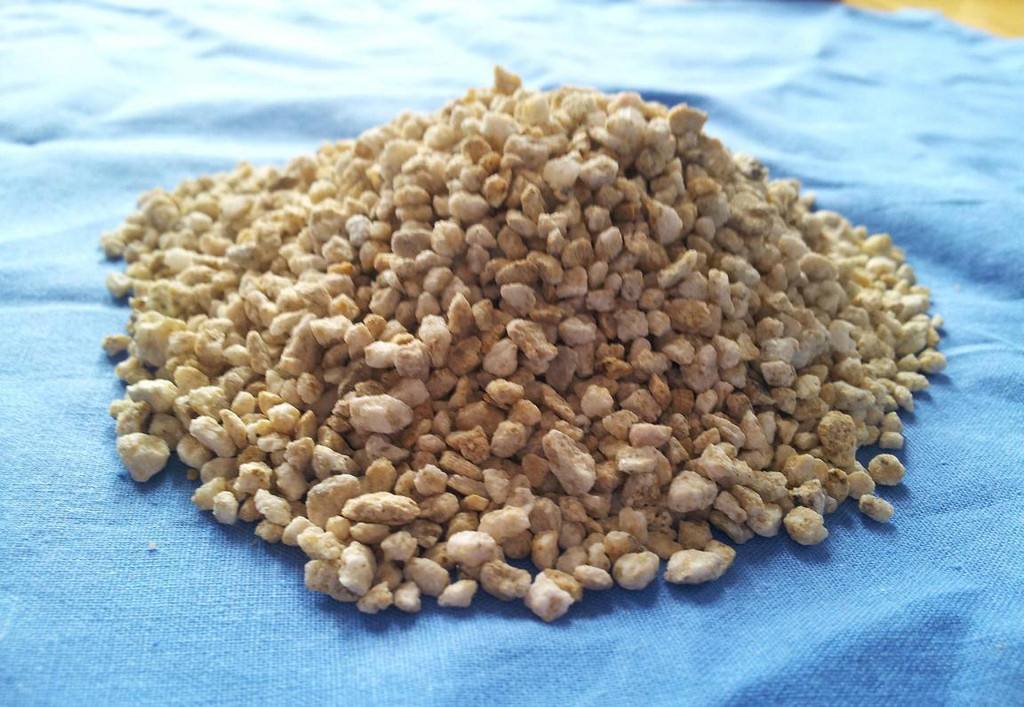 麦饭石可矿化净化水质，增加水的生物活性  净水剂