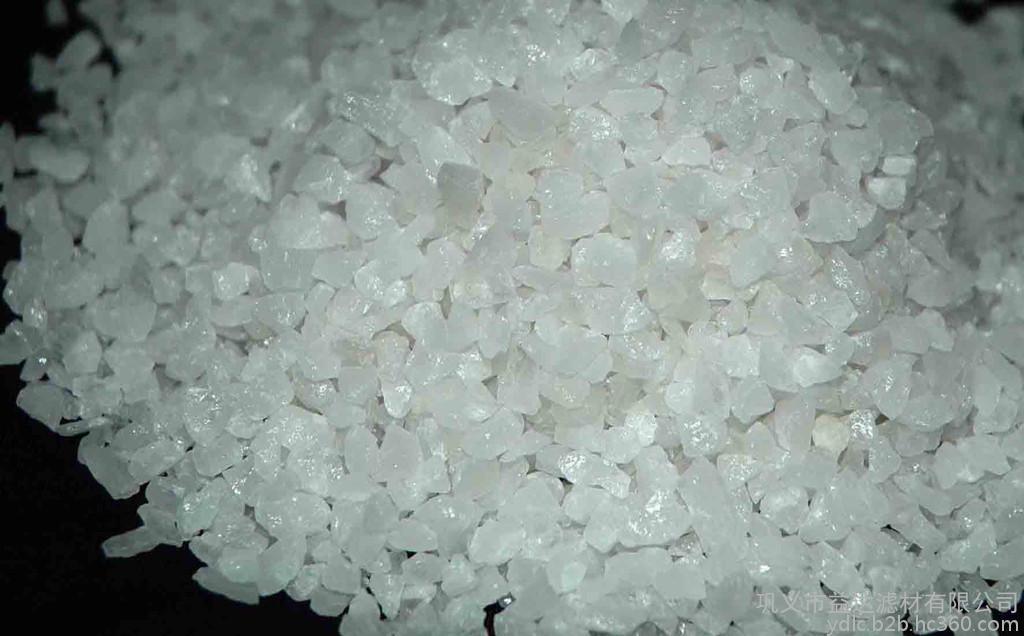 石英砂滤料硬度大，抗腐蚀性好  机械强度高