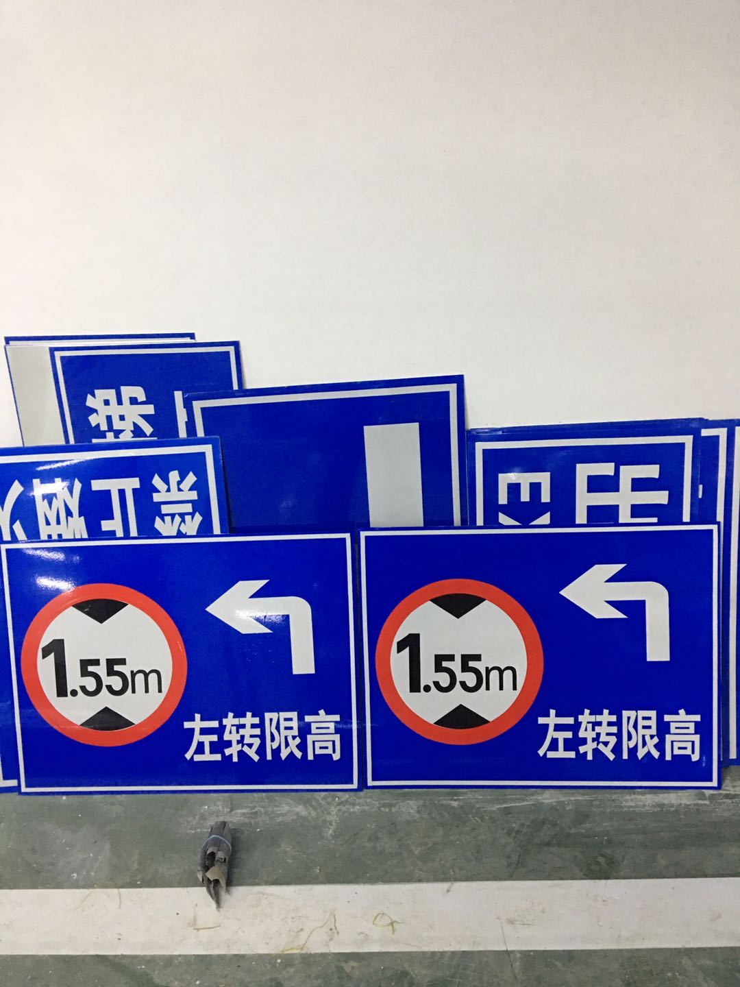 南京道路划线-地下停车场交通标线划线及车库设施施工  南京厂区划线  南京车位划线