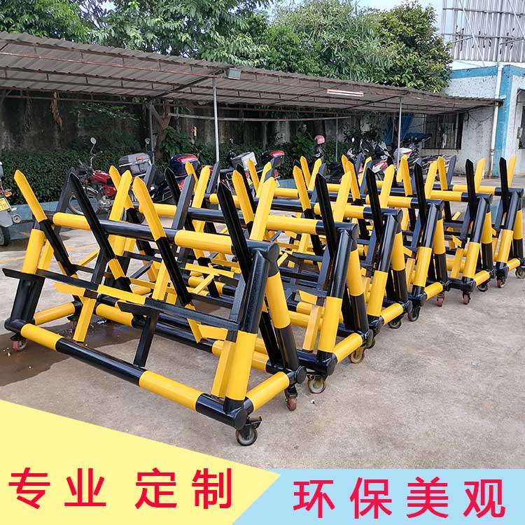 学校门前防撞拒马护栏 手推黄黑铁三角架 来尺定制