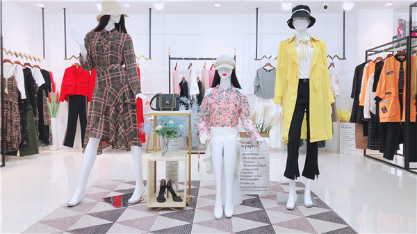 诺曼琦品牌折扣女装批发走份货源  广州女装批发  广州莎奴服饰