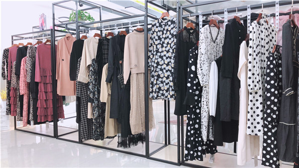 舒丽装点春季品牌折扣女装直播货源  女装批发货源  广州莎奴服饰