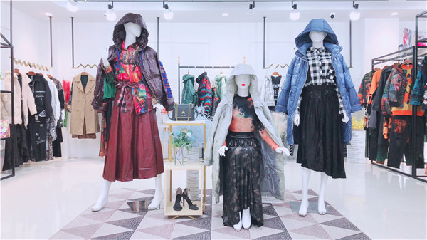 拓谷时尚品牌女装尾货走份批发  品牌折扣女装  广州莎奴服饰