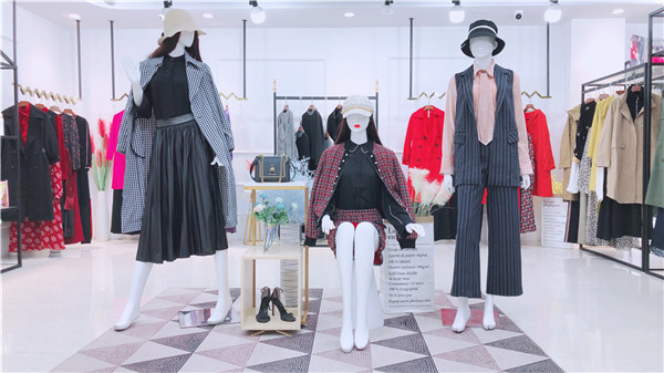 歌锦秋季品牌女装专柜正品尾货  品牌折扣女装  时尚潮流女装  广州莎奴服饰