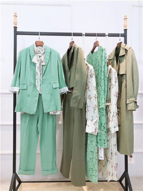 颗粒绒品牌折扣女装直播货源  女装批发  广州莎奴服饰