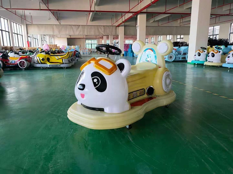 广东广州广场发光玩具车小熊猫碰碰车