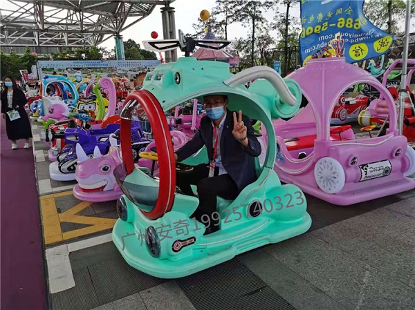 安奇广场儿童乐园户外广场新款碰碰车电动发光摆摊车