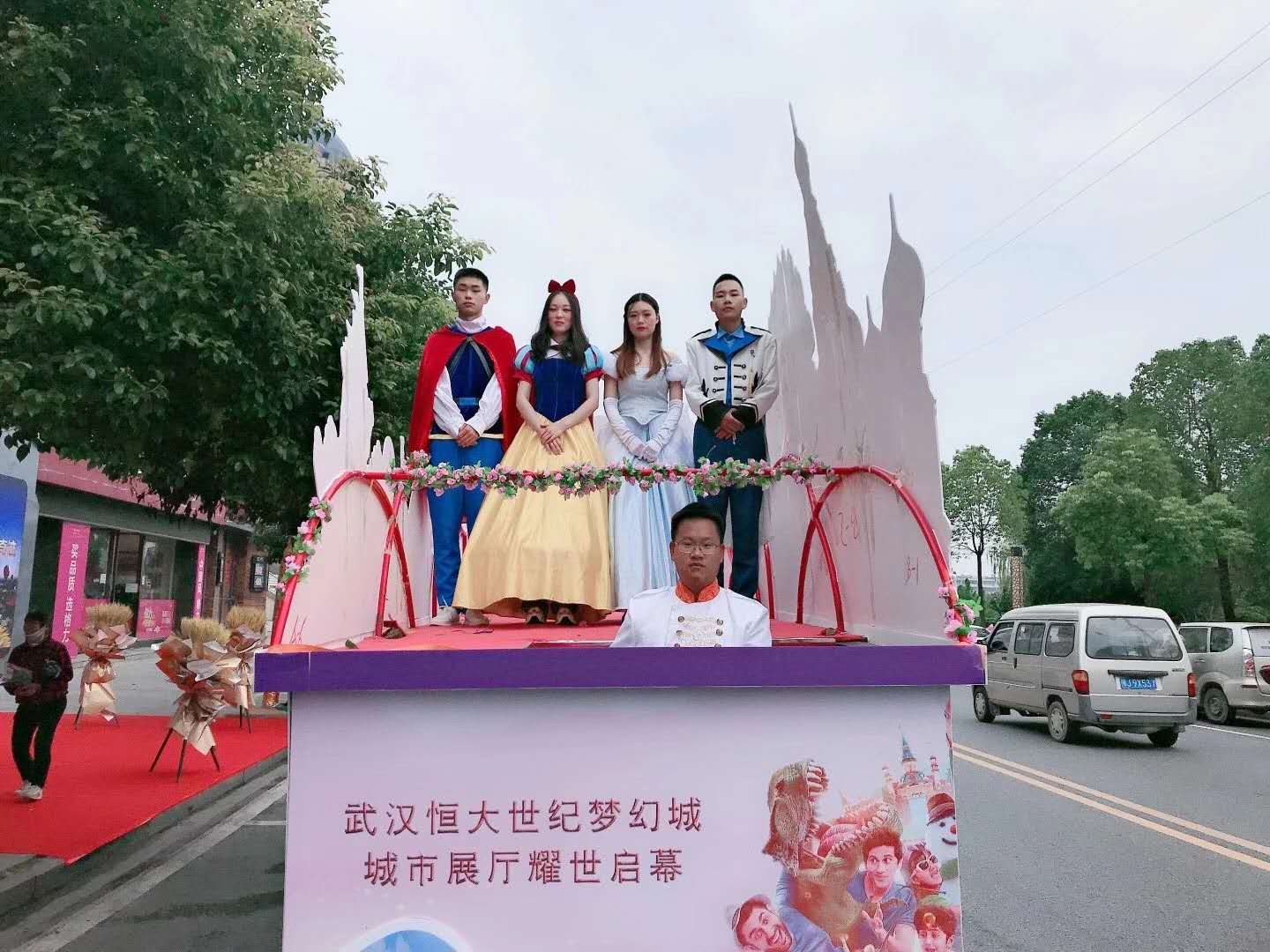 大型巡游花车出租出售巡游花车造型设计展览租赁  花车展览租赁