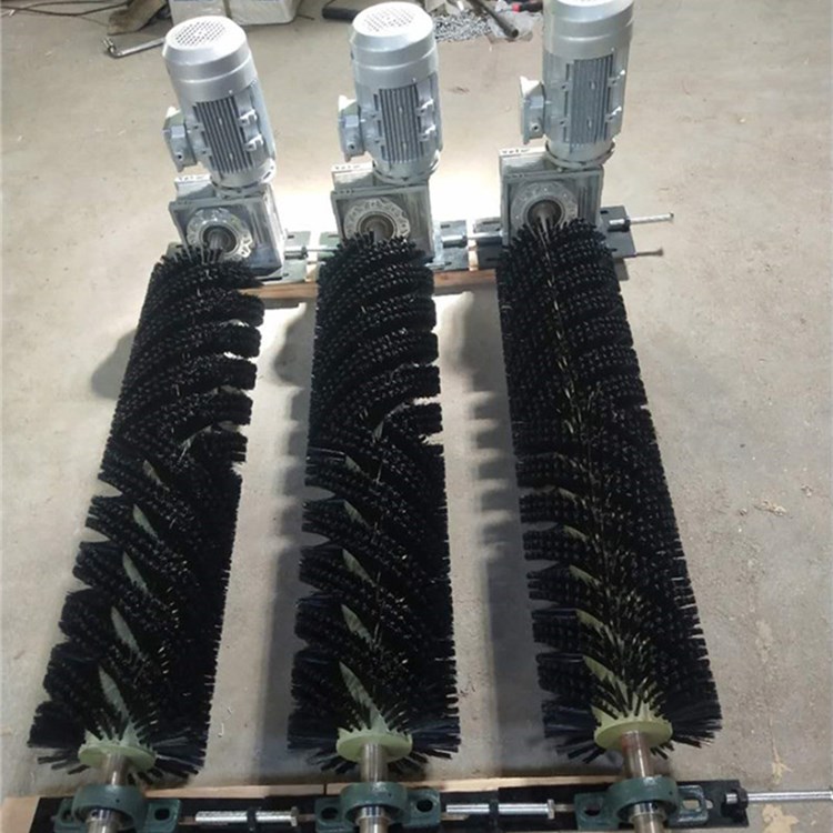 黑色电动尼龙毛刷清扫器，XQ-I型电动滚刷清扫器  毛刷电动滚刷清扫器
