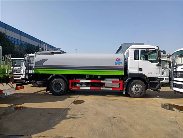 甘肃国六重汽汕德卡18方洒水车价格  12方洒水车  洒水车厂家报价
